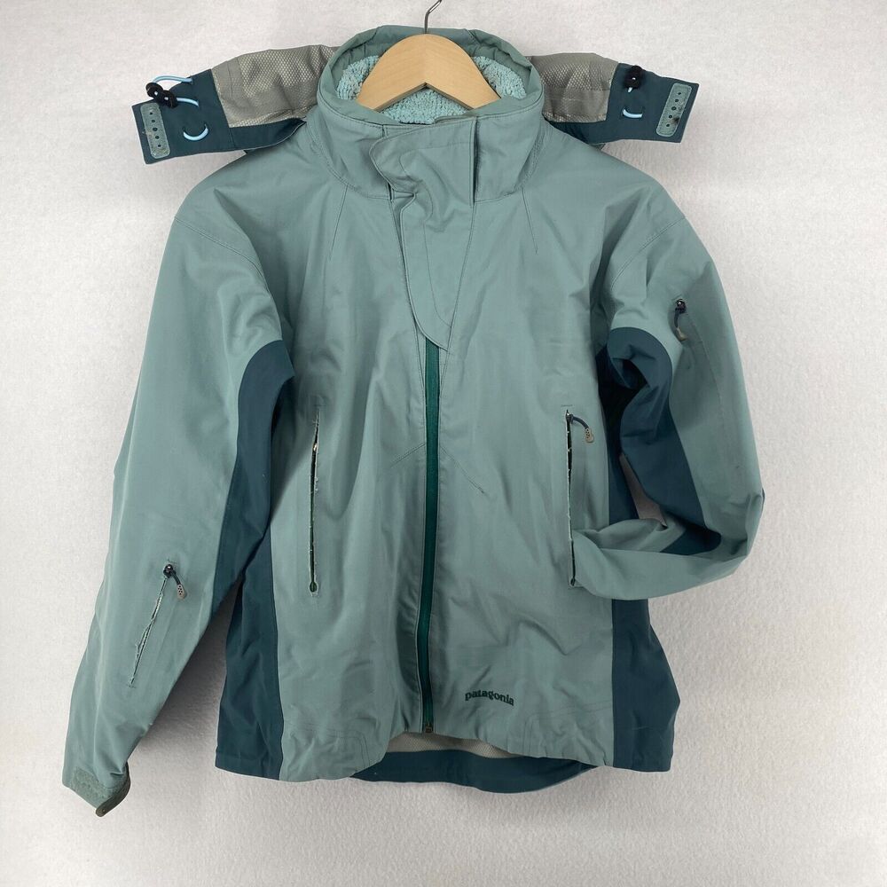 Patagonia Women's Jacket in Light and Dark Green